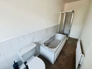Bathroom- click for photo gallery